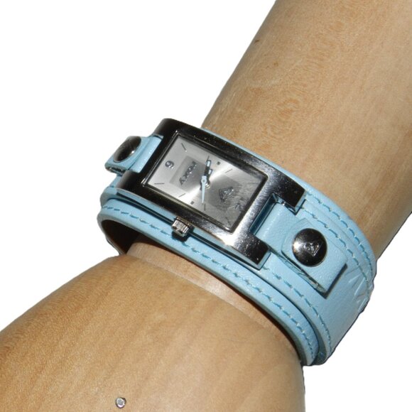 Vintage Roxy Blue Genuine Leather Band Chic Ladies Watch New Battery! - Picture 7 of 15